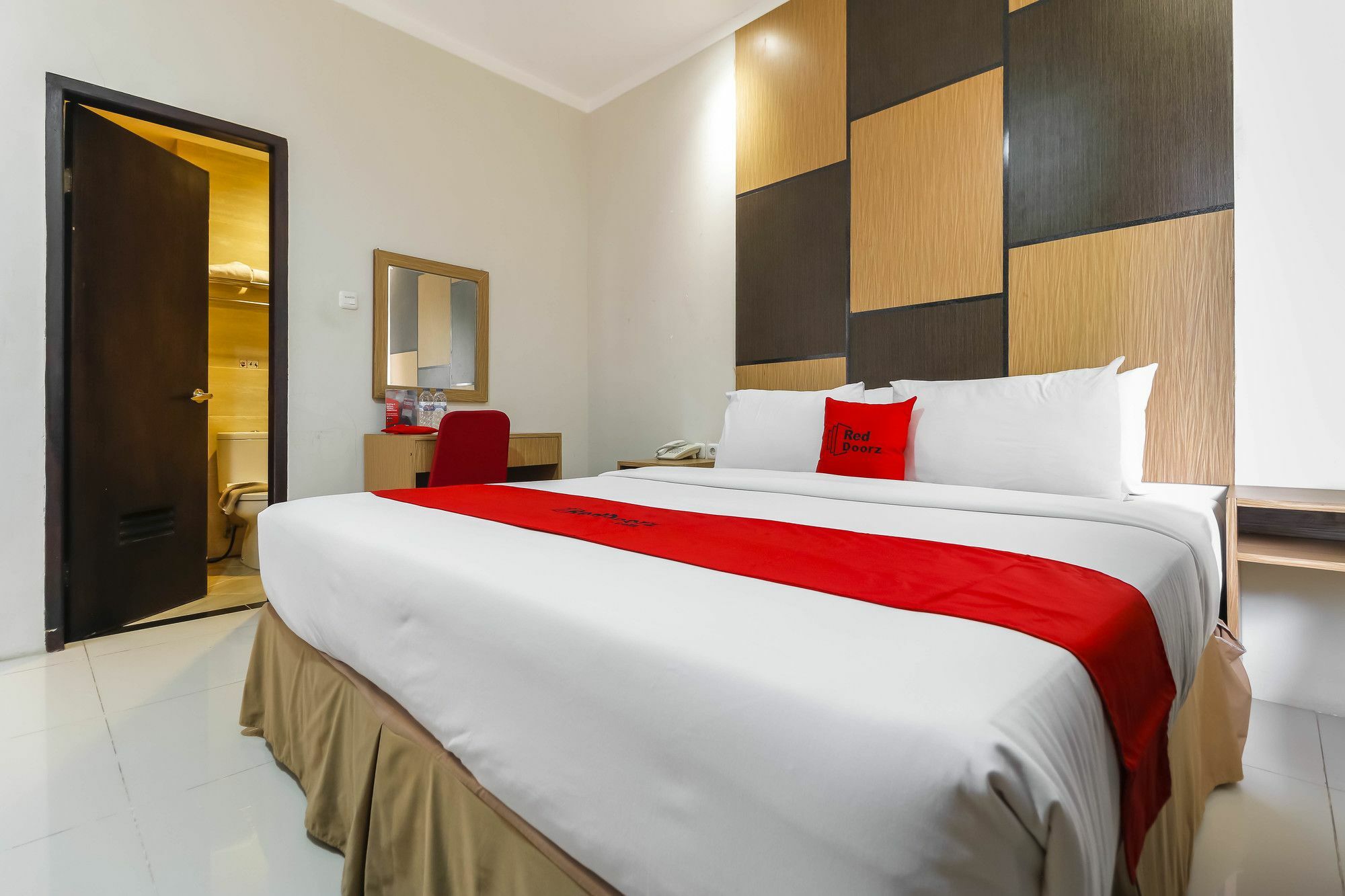 Reddoorz Plus Near Pantai Losari Makassar Exterior foto