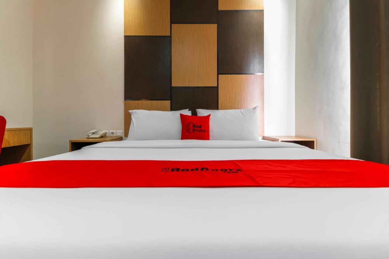 Reddoorz Plus Near Pantai Losari Makassar Exterior foto