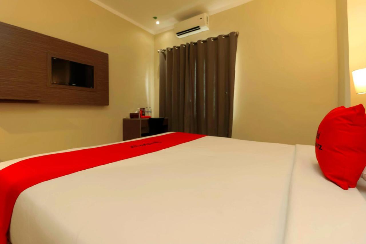 Reddoorz Plus Near Pantai Losari Makassar Exterior foto